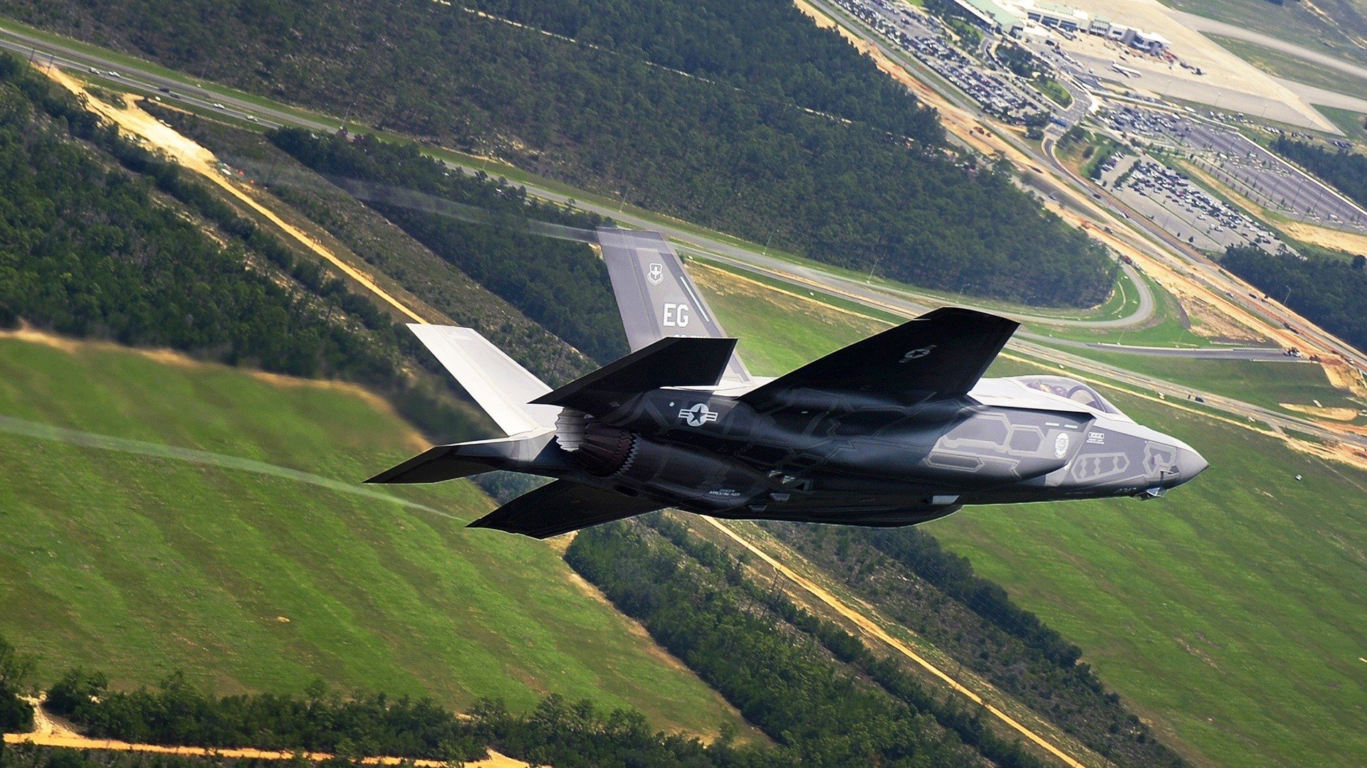 乐鱼电竞在线平台-战术体系持续打磨多名新秀融入速度超出教练组预期，新秀联合试训