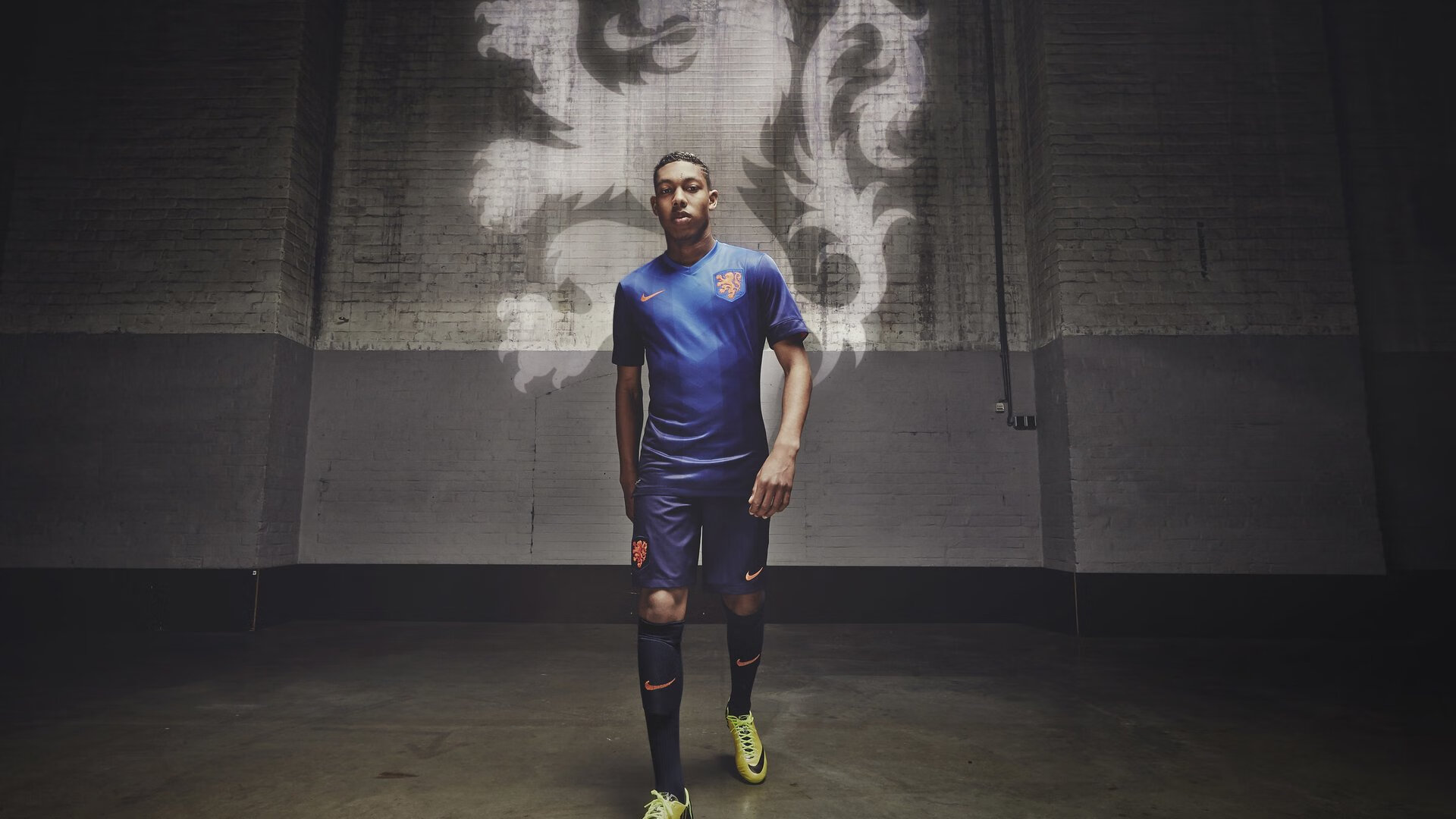 乐鱼体育登录-“足球+家庭”融合作为行业创新热点，全民参与氛围日益浓厚，足球合作的重要性